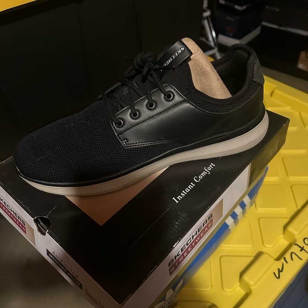 Skechers Black & Grey